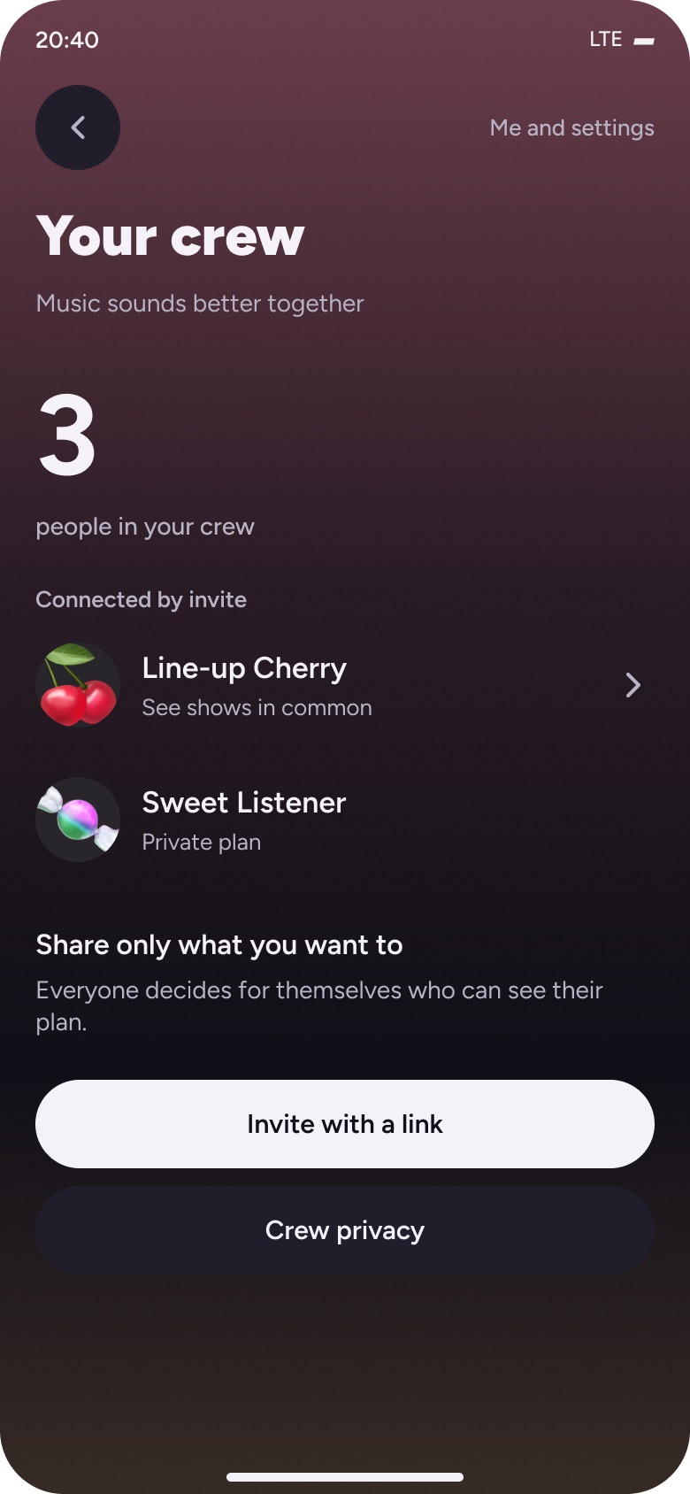 App screen: Your crew, 3 people, invite with a link